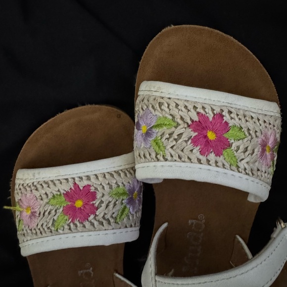 White Floral Embroidered Sandals - Picture 2 of 4